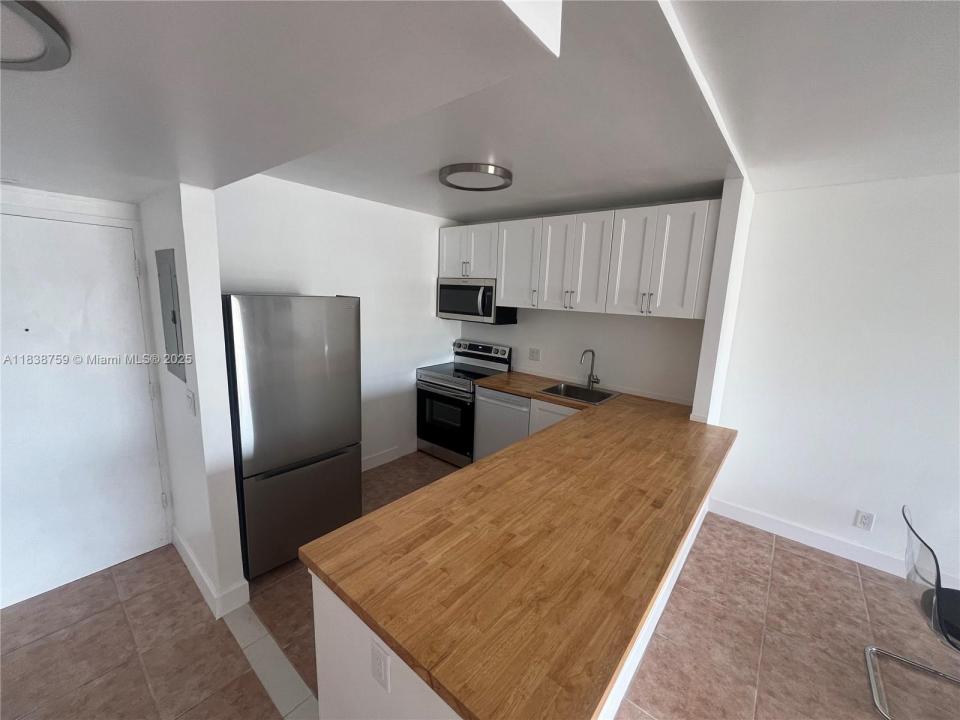 1455 N Treasure Dr 5B, North Bay Village, Florida 33141