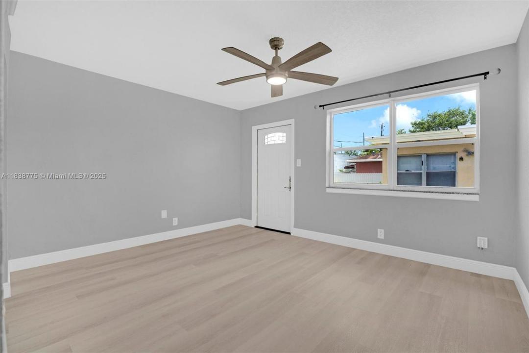 369 Phippen Waiters Rd 2, Dania Beach, Florida 33004