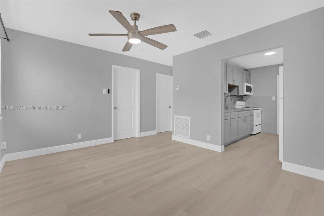 369 Phippen Waiters Rd 2, Dania Beach, Florida 33004