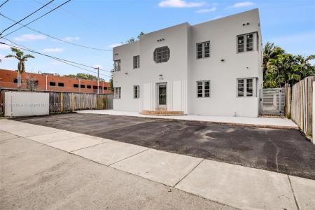 572 NE 67th St 1, Miami, Florida 33138, USA