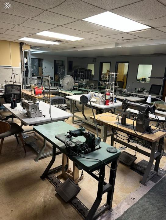 705 E 10 Ave second floor, Hialeah, 佛羅里達州 33010, 美國