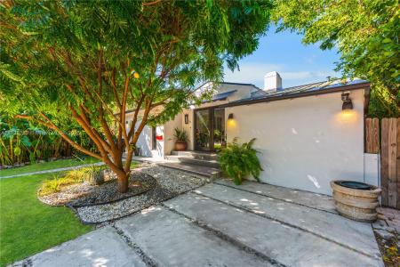 3468 Royal Palm Ave, Miami Beach, Florida 33140, USA