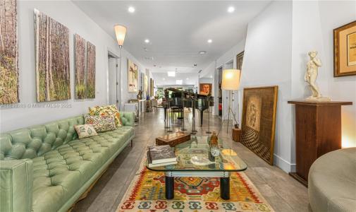 3468 Royal Palm Ave, Miami Beach, Florida 33140, USA