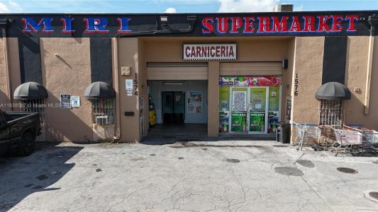 1574 W 39 Place, Hialeah, Florida 33012, USA