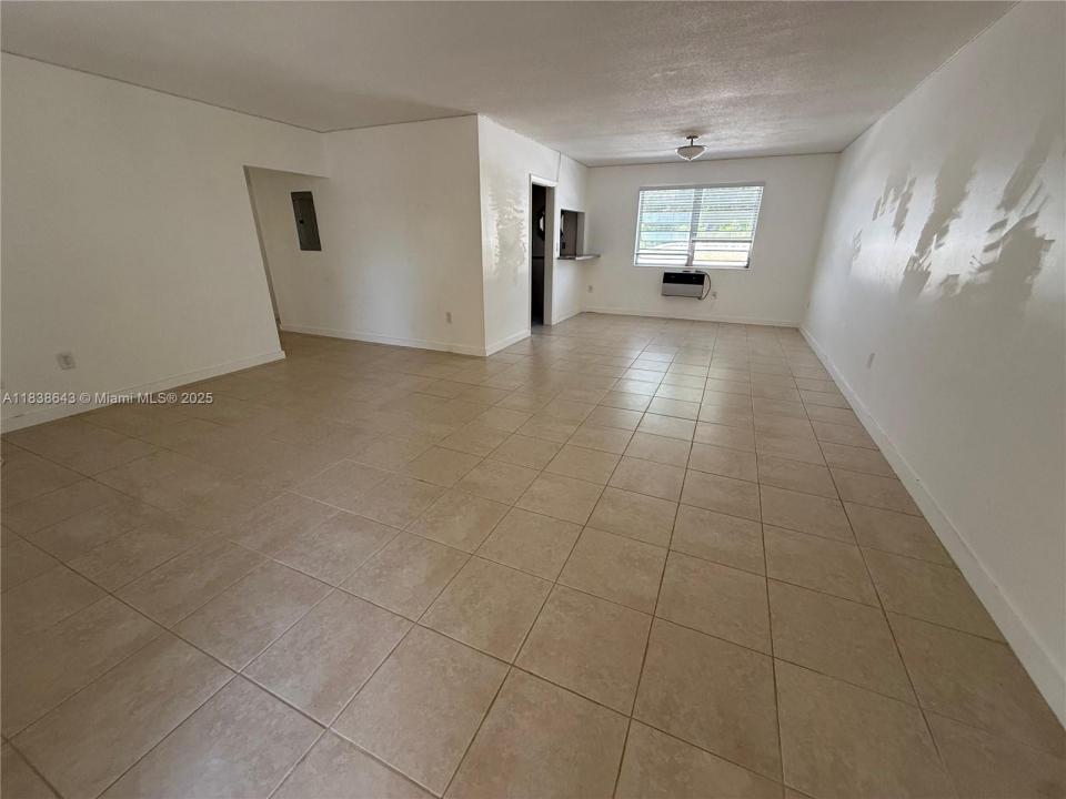 705 NE 92nd St 4, Miami Shores, フロリダ 33138, アメリカ合衆国