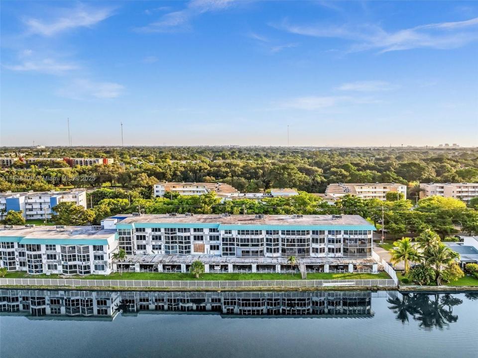 1170 NE 191st St 24, Miami, Floride 33179, États-Unis