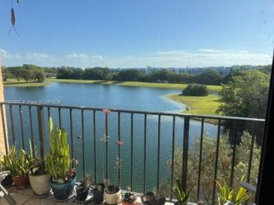9688 Fontainebleau Blvd 409, Miami, Florida 33172, USA
