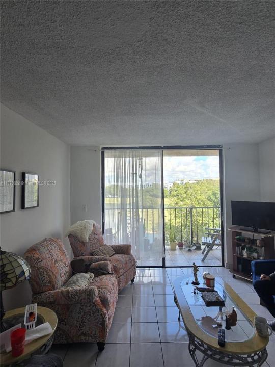 9688 Fontainebleau Blvd 409, Miami, Florida 33172