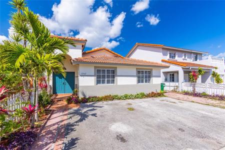 12362 NW 98th  pl, Hialeah Gardens, Florida 33018, USA