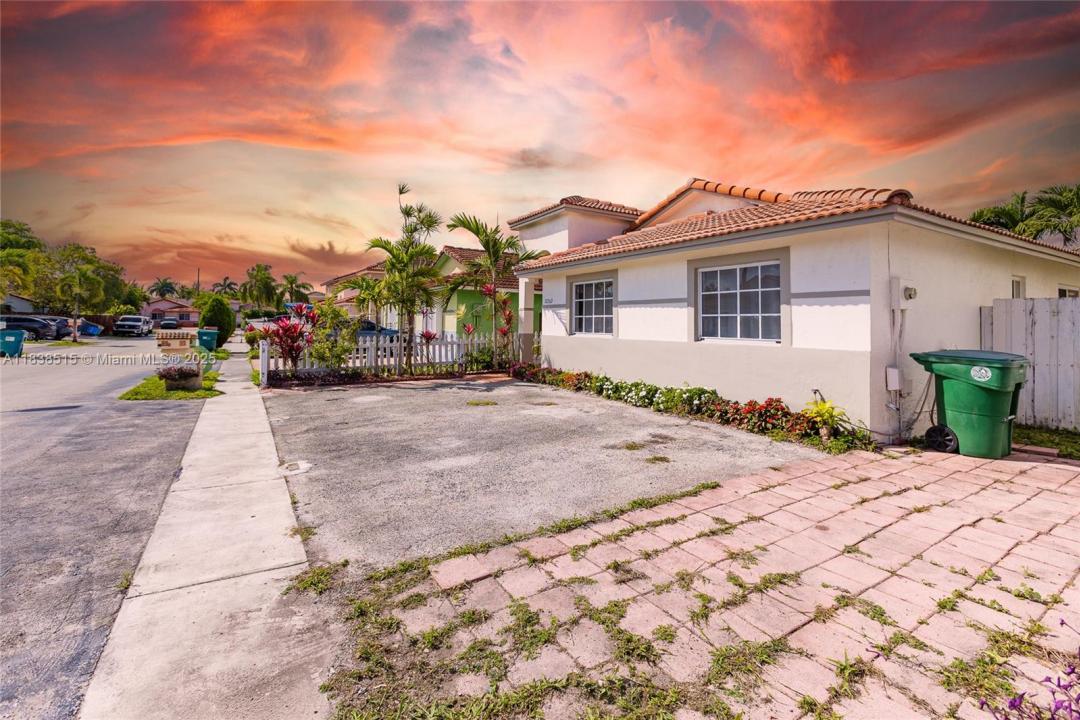 12362 NW 98th  pl, Hialeah Gardens, Flórida 33018, Estados Unidos