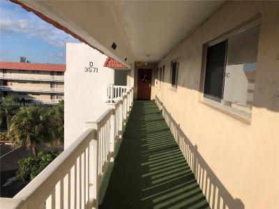 3571 Inverrary Dr 403, Lauderhill, Florida 33319, USA