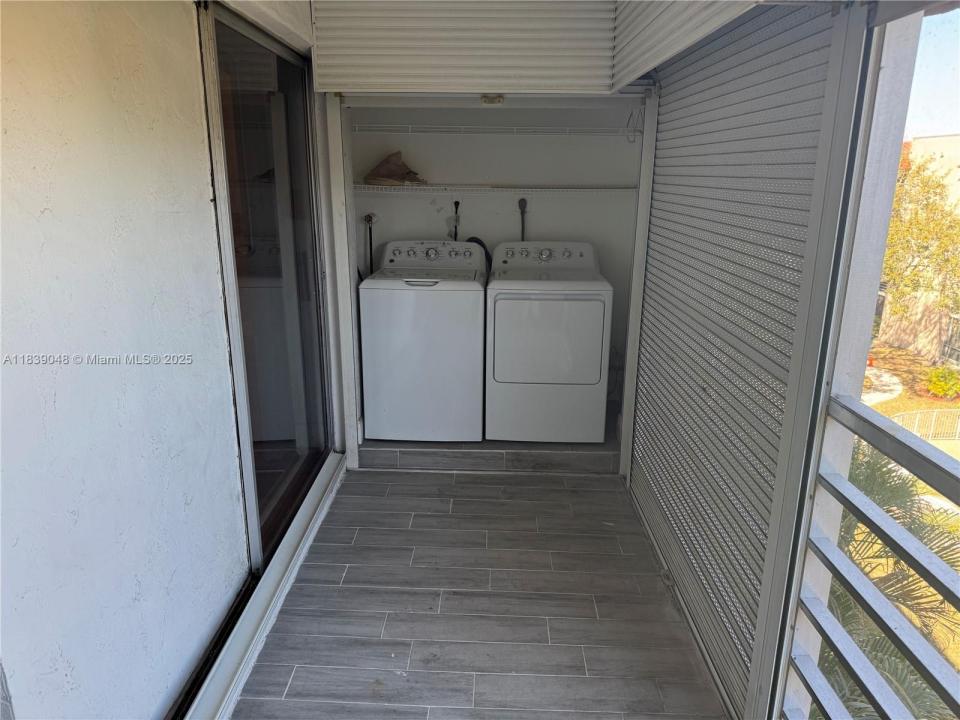 3571 Inverrary Dr 403, Lauderhill, Флорида 33319, Соединенные Штаты