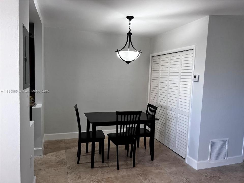12590 NE 16th Ave 605, North Miami, Flórida 33161, Estados Unidos
