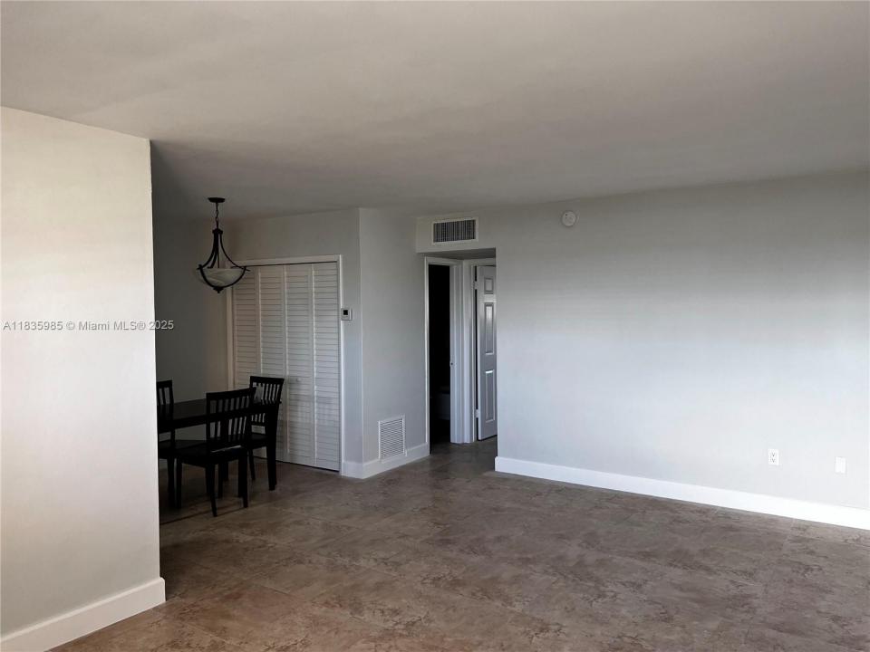 12590 NE 16th Ave 605, North Miami, Flórida 33161, Estados Unidos