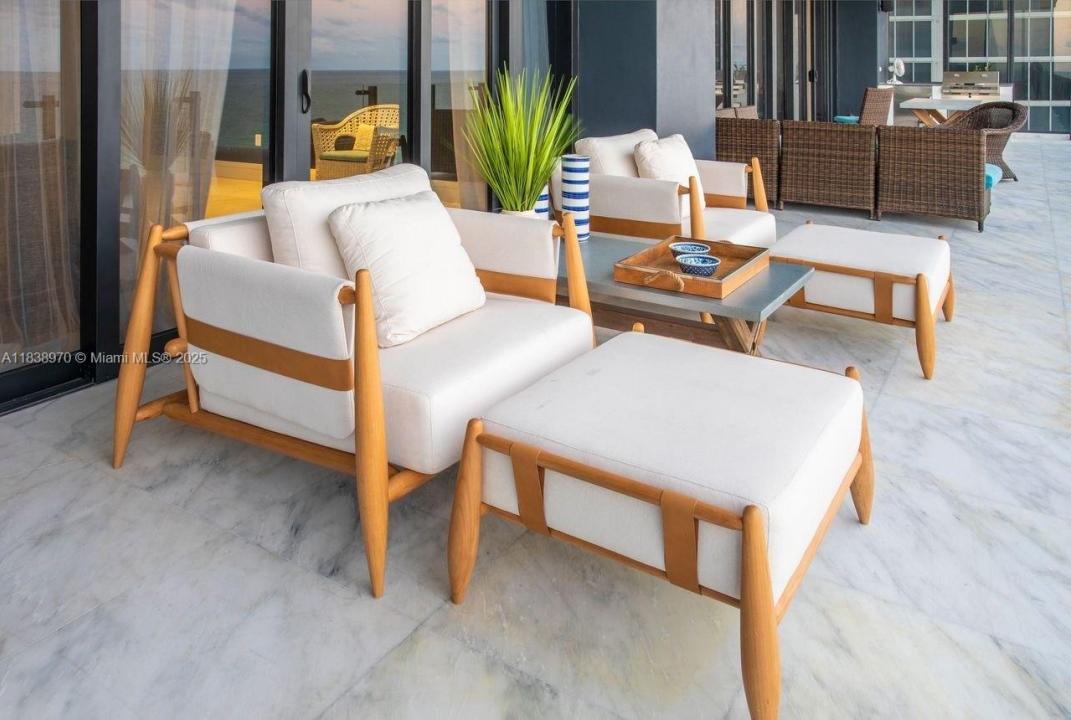 17141 Collins Ave 1001, Sunny Isles Beach, Florida 33160, USA