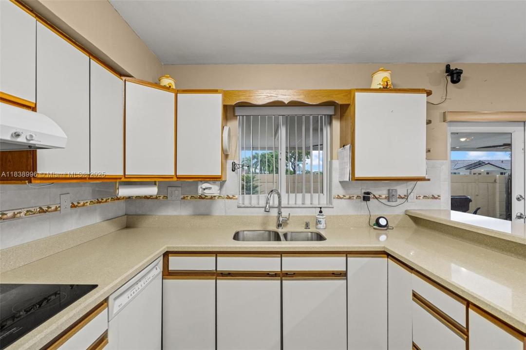 2385 W 69th St 2385-B, Hialeah, Floride 33016, États-Unis