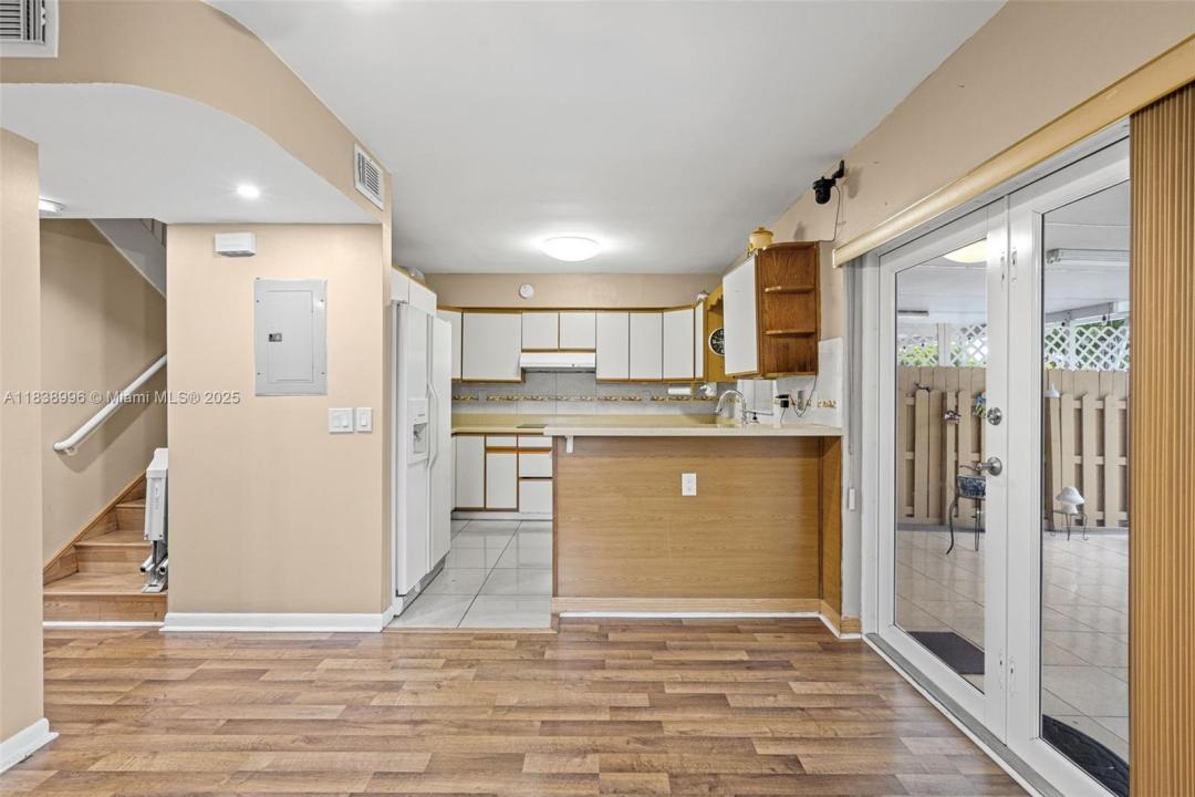 2385 W 69th St 2385-B, Hialeah, Floride 33016, États-Unis