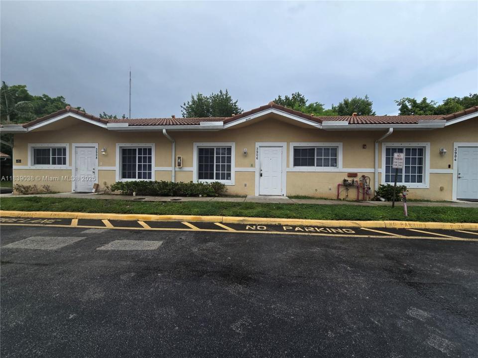 3906 SW 48th Ave 3906, Pembroke Park, פלורידה 33023, ארצות הברית של אמריקה 