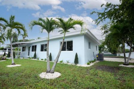 495 NE 141st St, North Miami, Florida 33161, USA