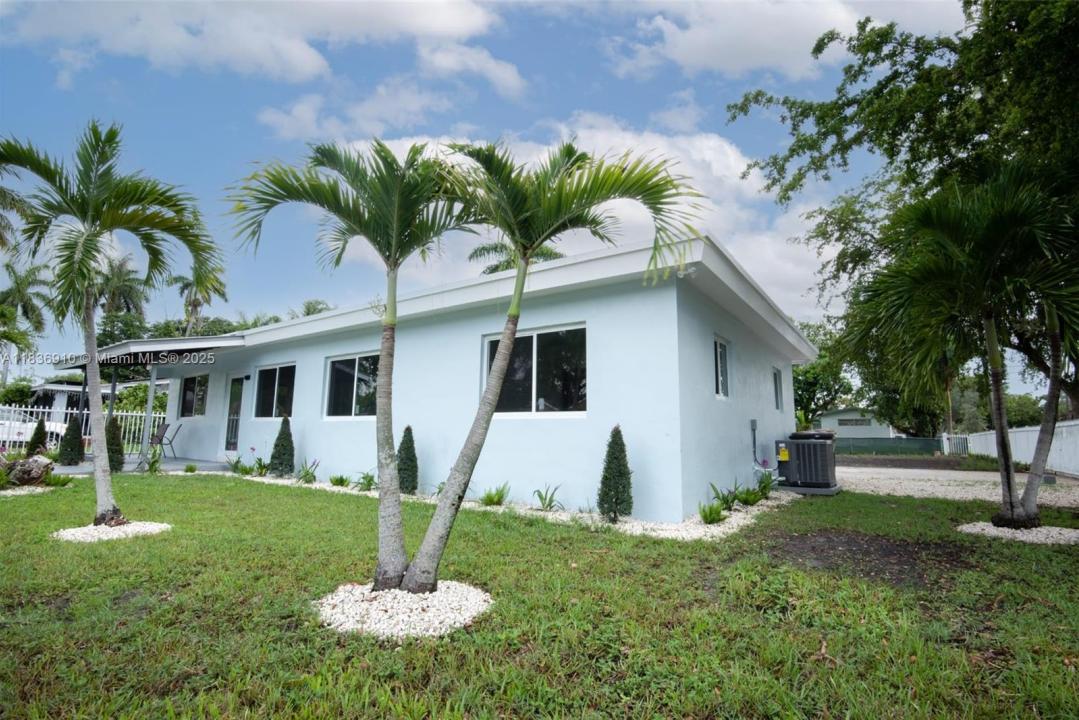 495 NE 141st St, North Miami, Florida 33161, USA