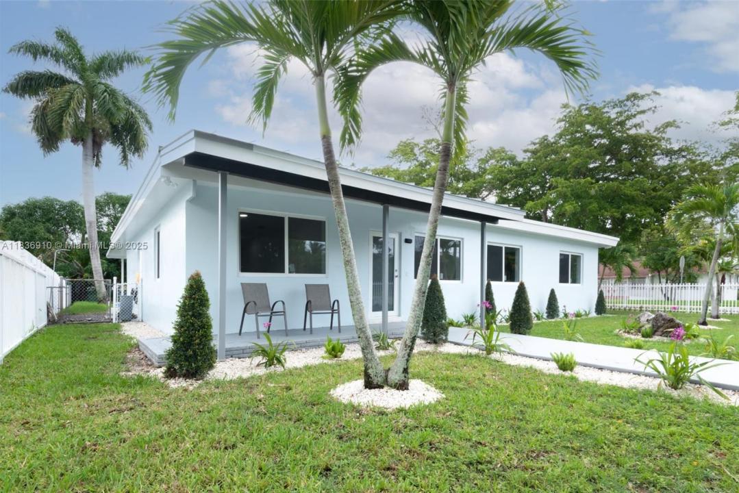 495 NE 141st St, North Miami, Florida 33161, USA