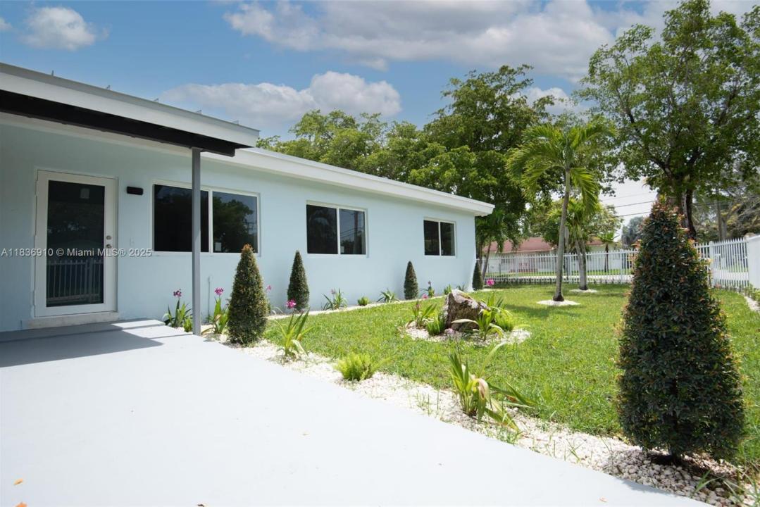 495 NE 141st St, North Miami, Florida 33161, USA