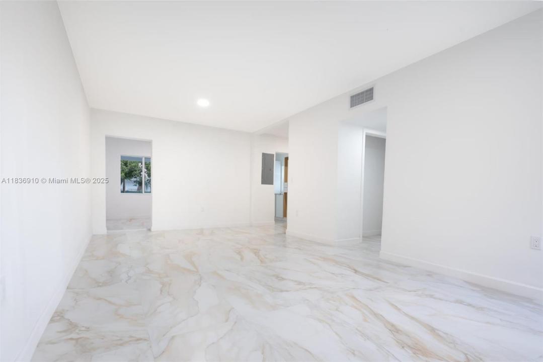 495 NE 141st St, North Miami, Florida 33161, USA
