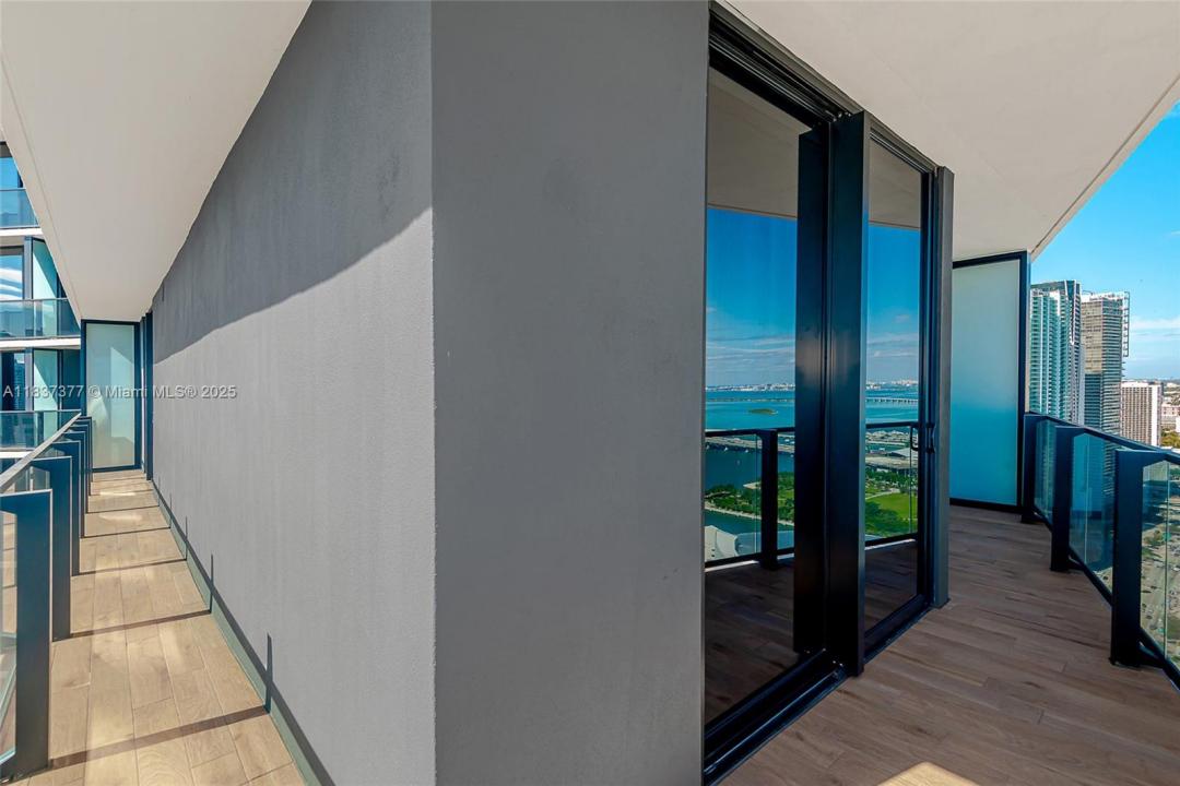 398 NE 5th St 3711, Miami, Florida 33132, Stati Uniti