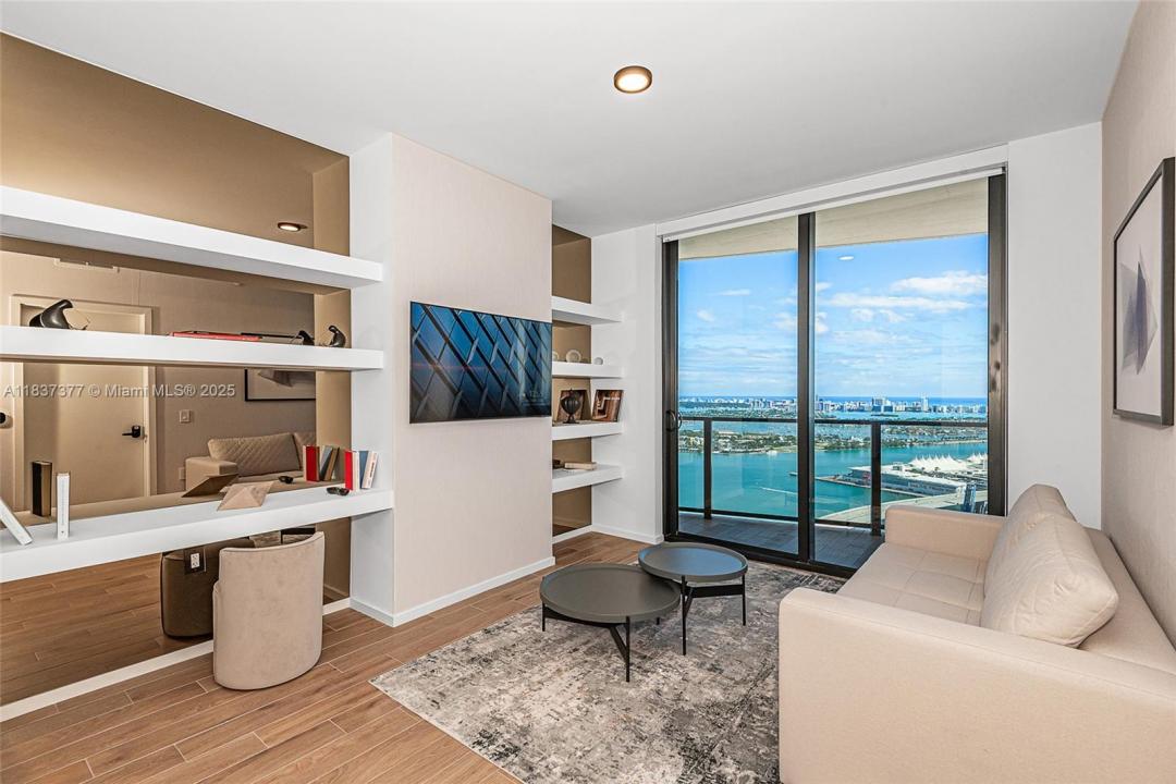 398 NE 5th St 3711, Miami, Florida 33132, Stati Uniti