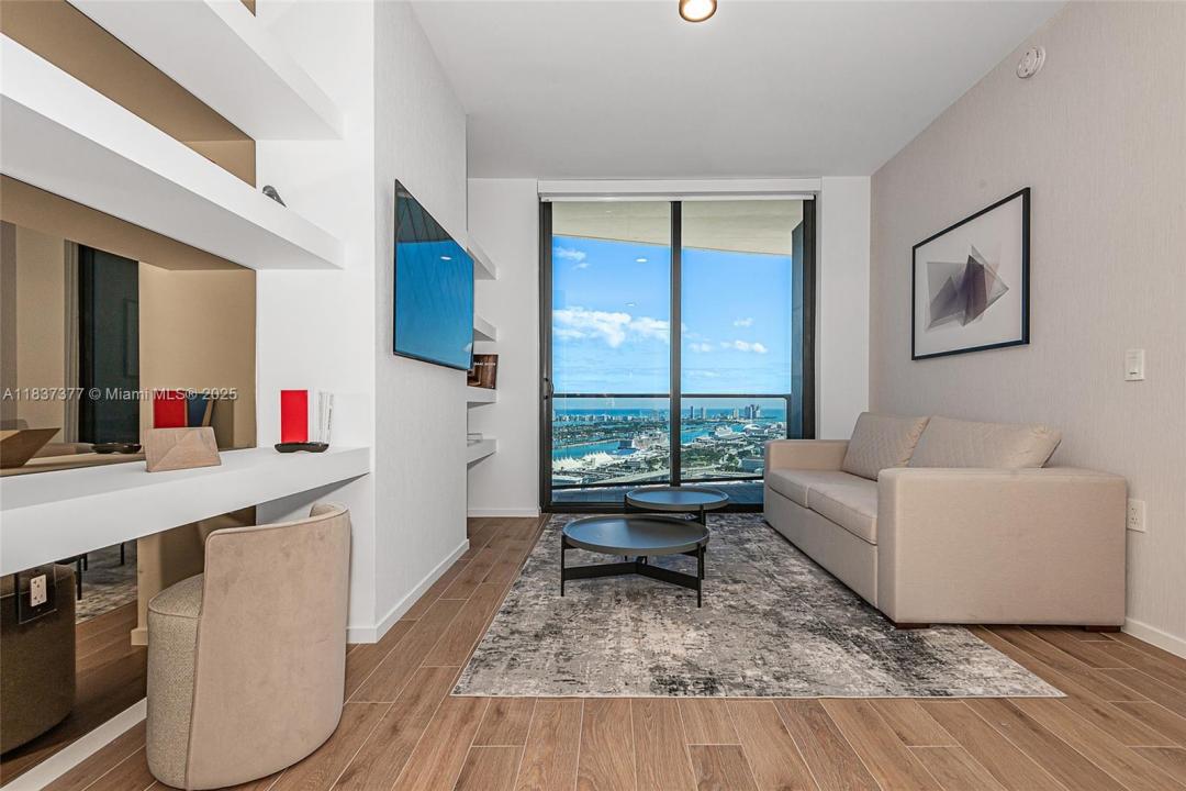 398 NE 5th St 3711, Miami, Florida 33132, Stati Uniti