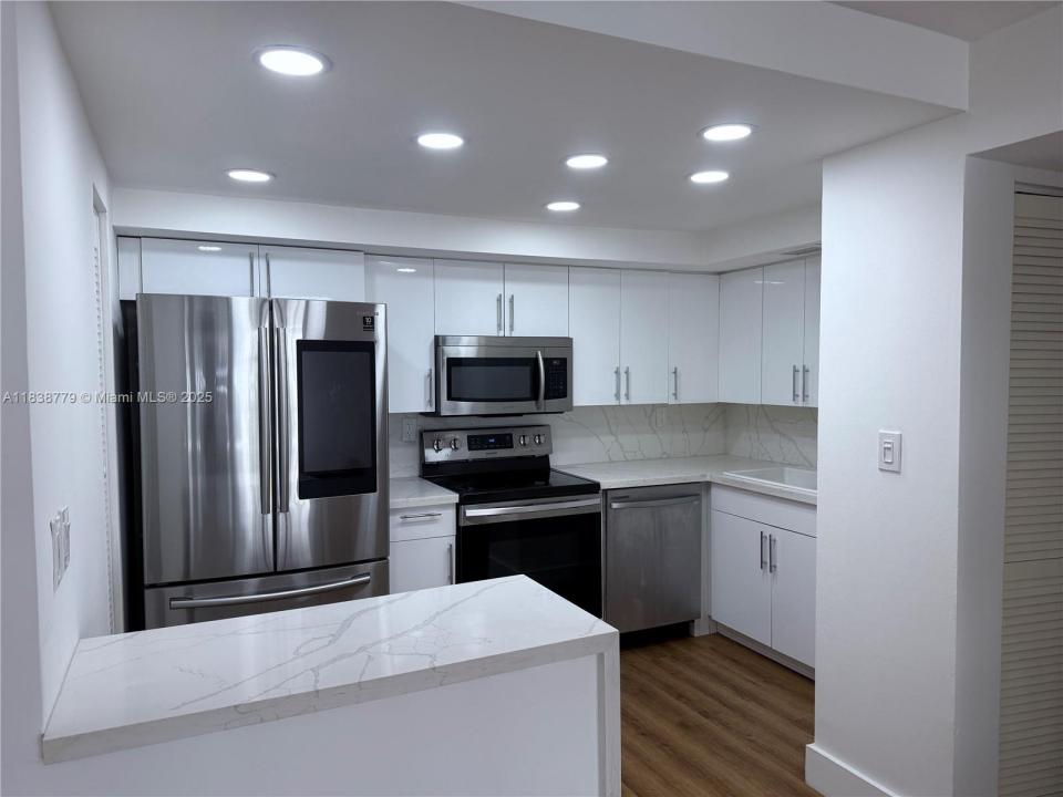 1440 Brickell Bay Dr 307, Miami, Флорида 33131, Соединенные Штаты