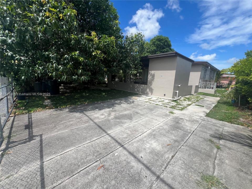 1190 NW 135th St, North Miami, Flórida 33168, Estados Unidos