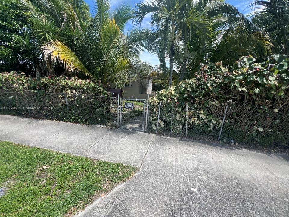 1190 NW 135th St, North Miami, Flórida 33168, Estados Unidos