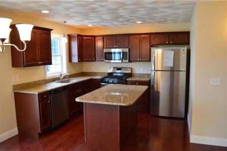 75 Esmond Street 5D, West Warwick, RI 02893, USA