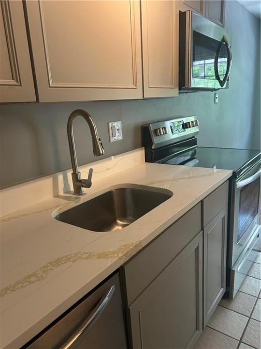 25 Bullocks Point Avenue 5C, East Providence, Rhode Island 02915
