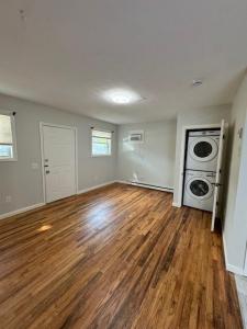 139 Bradford Street A, Bristol, RI 02809, USA