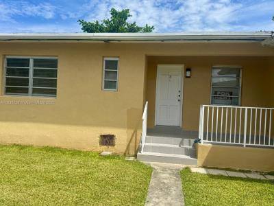 2165 Bay Dr 18, Miami Beach, Florida 33141, USA
