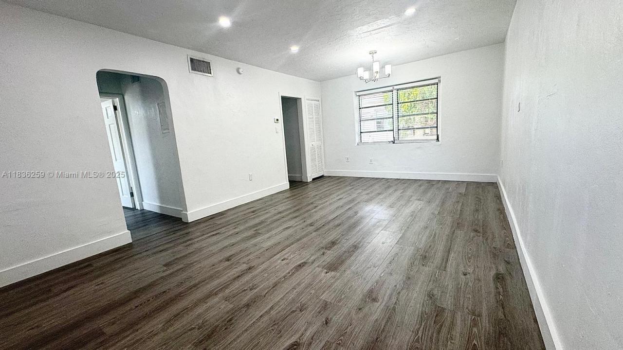 2165 Bay Dr 18, Miami Beach, 佛羅里達州 33141, 美國