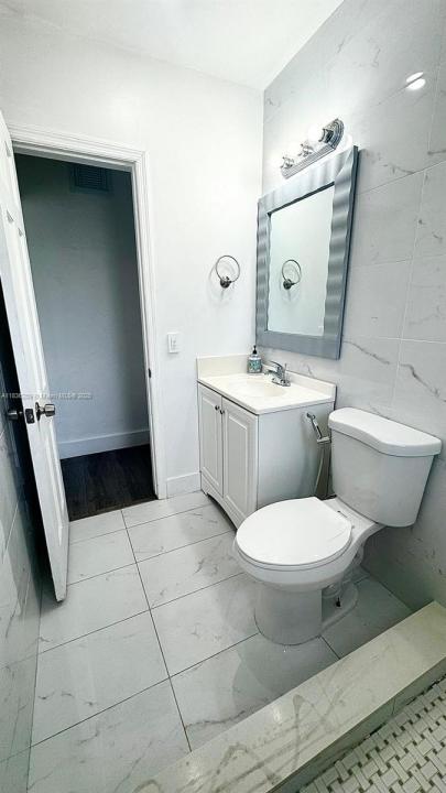 2165 Bay Dr 18, Miami Beach, 佛羅里達州 33141, 美國