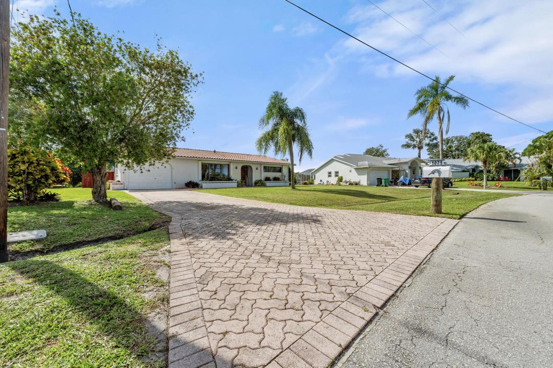 1075 SE Coral Reef Street, Port Saint Lucie, Florida 34983, Estados Unidos