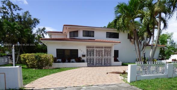 290 NE 108th St, Miami, Florida 33161, USA
