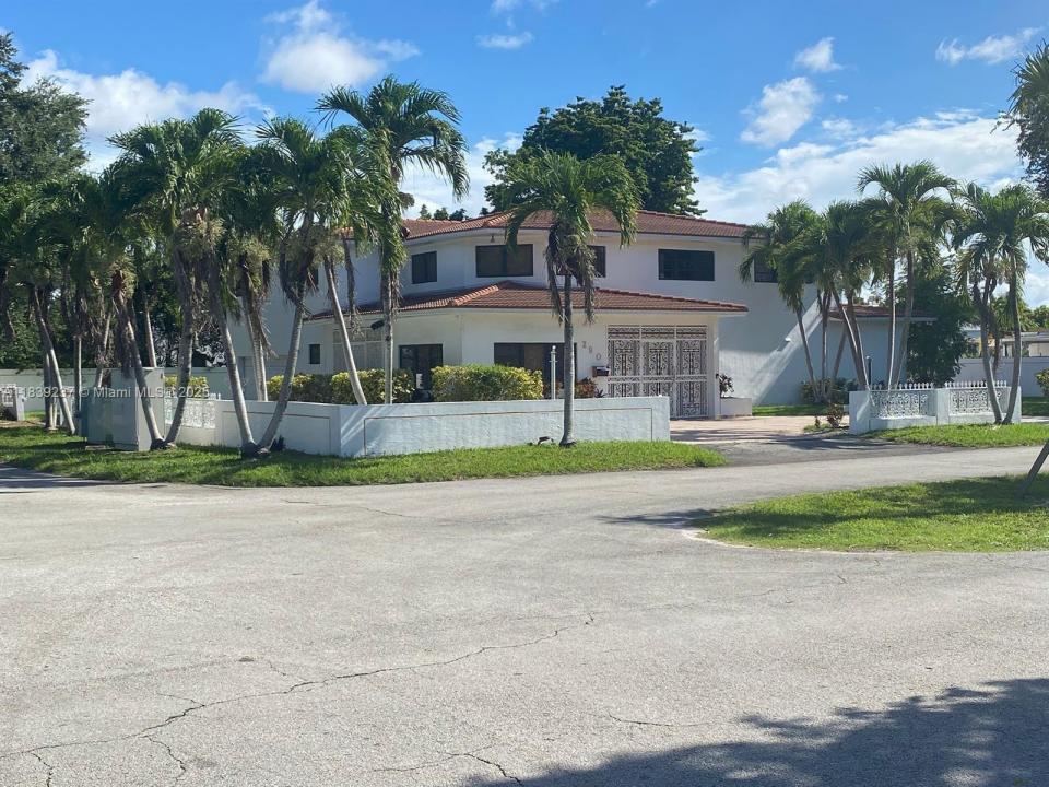 290 NE 108th St, Miami, Flórida 33161, Estados Unidos