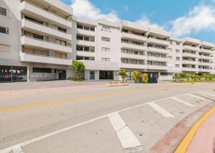 7300 Wayne Ave 418, Miami Beach, Florida 33141, USA