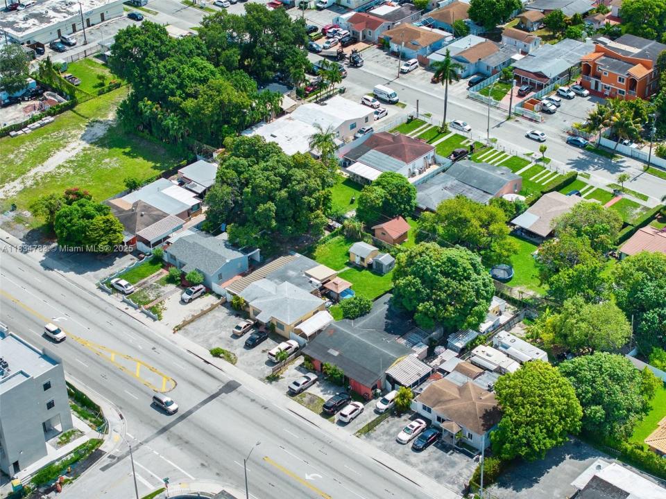 861 SE 8th Ave, Hialeah, Florida 33010, Estados Unidos