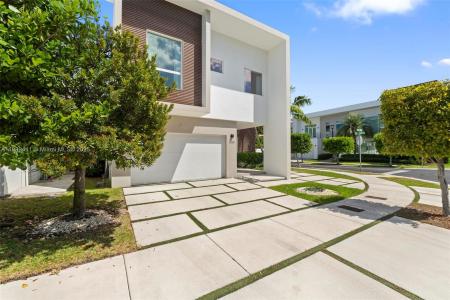 10431 NW 68th Ter, Doral, Florida 33178, USA