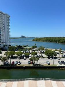 400 S Kings Point Dr 806, Sunny Isles Beach, Florida 33160, USA