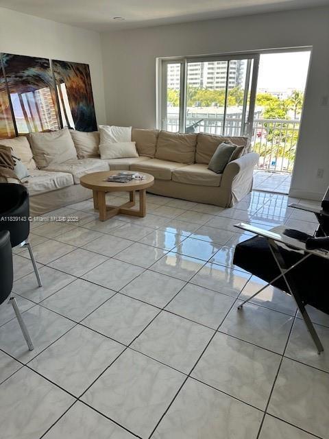 3601 NE 170th St 406, North Miami Beach, Florida 33160
