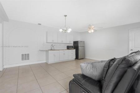 700 SW 67th Ave B, Pembroke Pines, Florida 33023, USA