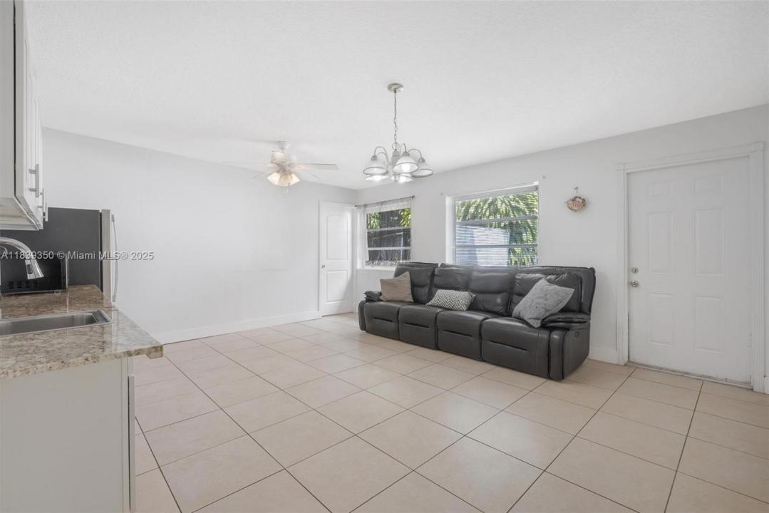 700 SW 67th Ave B, Pembroke Pines, Florida 33023