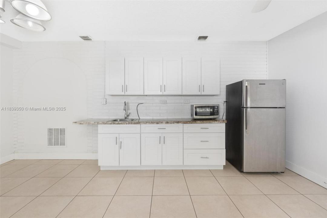 700 SW 67th Ave B, Pembroke Pines, Florida 33023